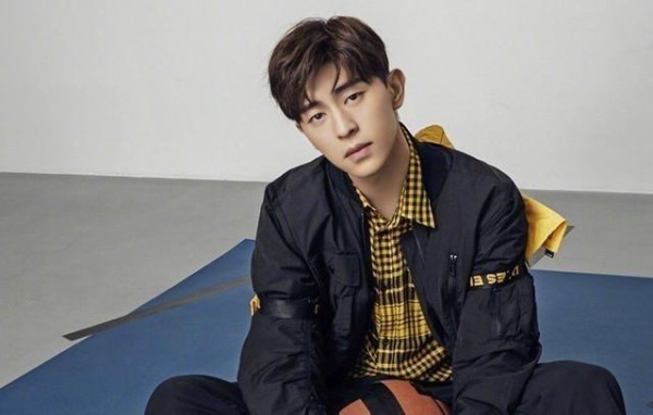 10年前赵薇拉芳广告的背景板，如今成一线巨星，杨幂真是拼命三娘