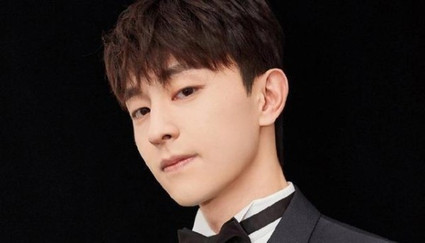 10年前赵薇拉芳广告的背景板，如今成一线巨星，杨幂真是拼命三娘