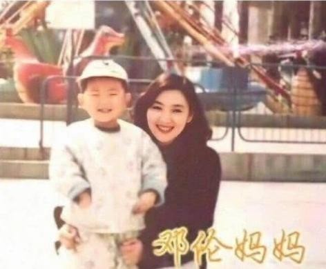 10年前赵薇拉芳广告的背景板，如今成一线巨星，杨幂真是拼命三娘