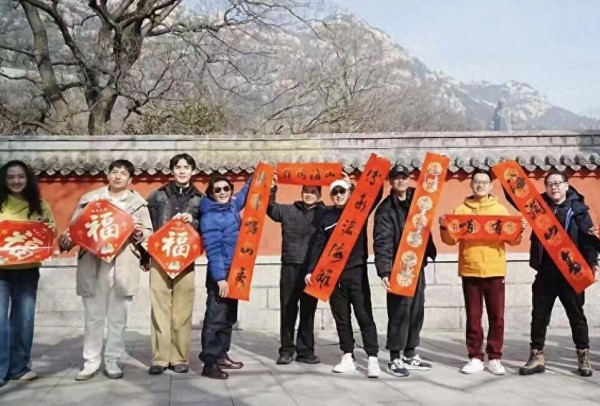 知名男星现身崂山！青岛人家门口偶遇明星的快乐又来了！