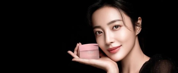 「半亩花田」月砸1亿营销，粉丝捧出国货护肤品第一股—顶端新闻