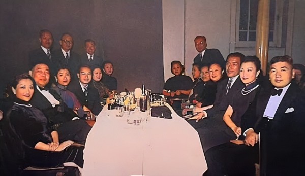 一组罕见的民国美女老照片，感受旧上海的优雅与风情