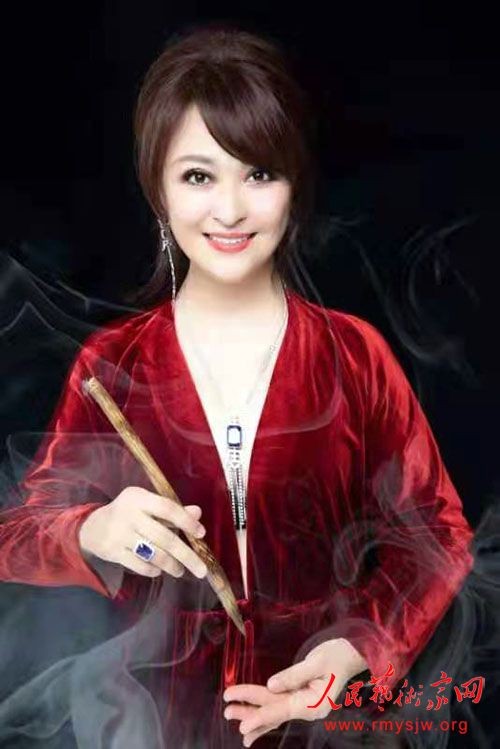 王璐瑶：国际影坛明星、当代水墨画家的传奇人生