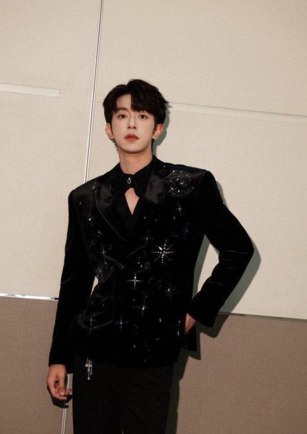 李沛恩合约风波实录：从霸凌阴影到花路绽放