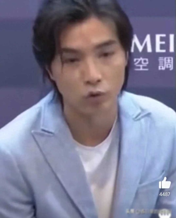 邂逅的晚风：贺军翔，一个备受瞩目的明星，近日却在娱乐圈引发了一阵热议。据报道，他在一档综艺节目中坦言，如今的生活压力异常巨大，不仅需要负担父母的生活费和房贷，还得应对自己新房的房贷，让人大跌眼镜。
这一消息让众多粉丝震惊不已。贺军翔作为一名资深的演艺圈老将，出道已有二十多年，拍摄过无数电视剧和电影，参与过各种商业活动，难以想象他竟然还有房贷需要偿还。毕竟，在普通人眼中，明星的收入应该是数以百万计的...