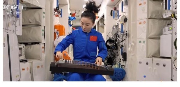 央视元宵晚会出圈，节目制作新颖，主持人诗词开场被认可