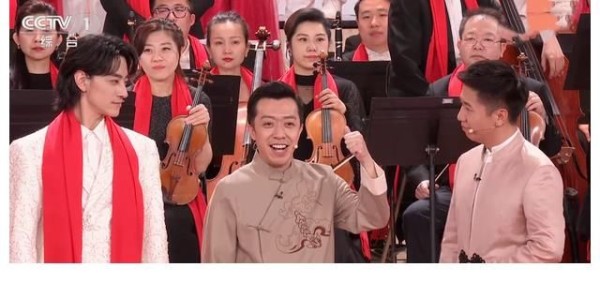 央视元宵晚会出圈，节目制作新颖，主持人诗词开场被认可