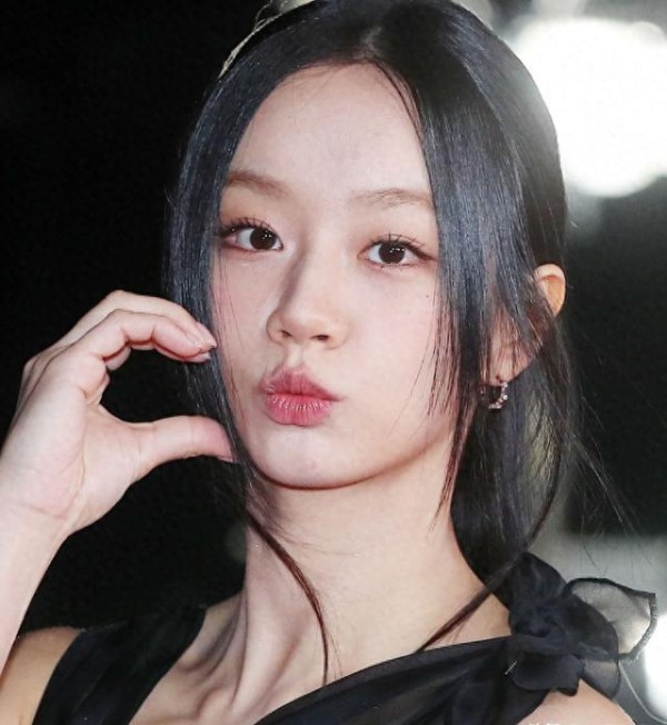 她看着元气却藏着疲惫，镜头前崩溃揭示长期过劳和求助