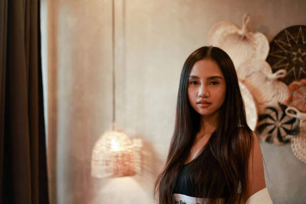 刘亦菲38岁真实处境曝光：星途背后的隐秘成长代价，白玉兰奖缺席引发行业热议