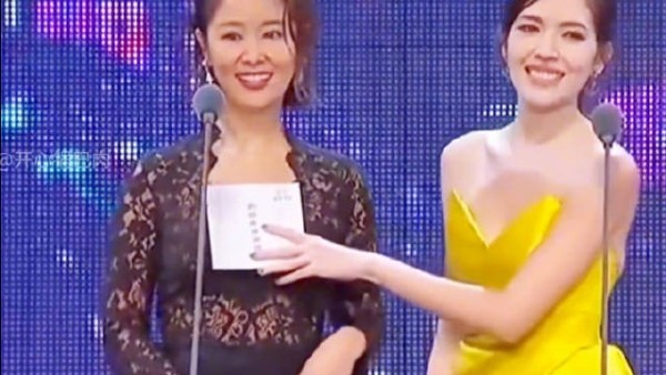 果然女神就是霸气！这极致性感拉扯谁不爱？