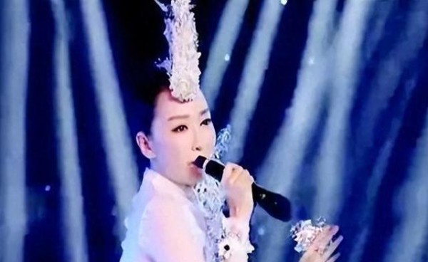 娱乐圈人设崩塌：谁在演戏？谁在说谎？谁在装