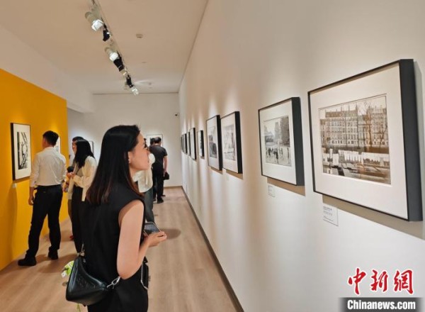 “西方遇见东方——马克·吕布摄影回顾展”长沙开展