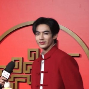 这次方言祝福事件对宋威龙的公众形象有何影响？