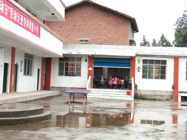 #美好应援# [心]#毕业后公益图书室[超话]#【姚望公益图书室2019年度运营反馈】       2018年12月28日，@姚望Lucas全国粉丝后援会 携手@毕业后公益图书室 建立的姚望公益图书室在四川省达州市宣汉县清溪镇浩和小学落地。       从无书可读到图书室每天都有孩子们进进出出，学校的书籍借阅登记表显示 ​