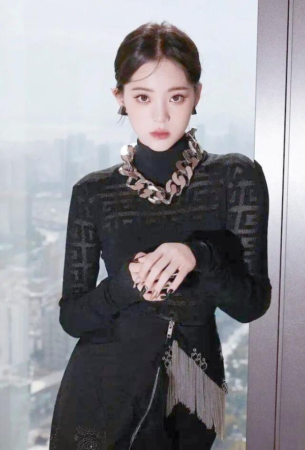 欧阳娜娜恋情绯闻与星座情感运势揭秘