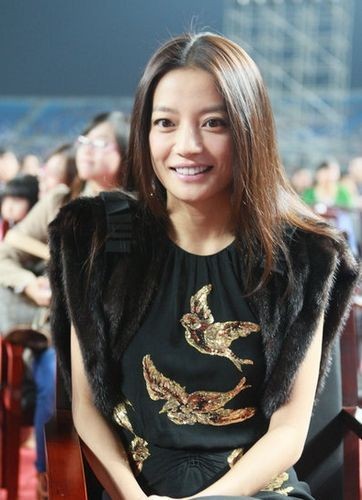 　　赵薇出场费：60万。