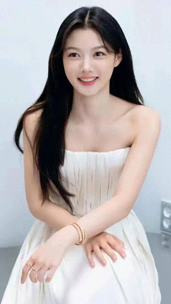 为艺术献身：金裕贞，光影世界中的坚韧追梦者