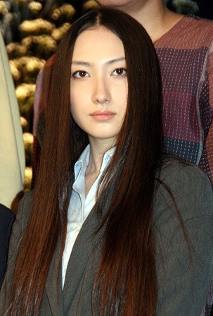 香椎由宇怀孕五个月出席新剧发布会(组图)