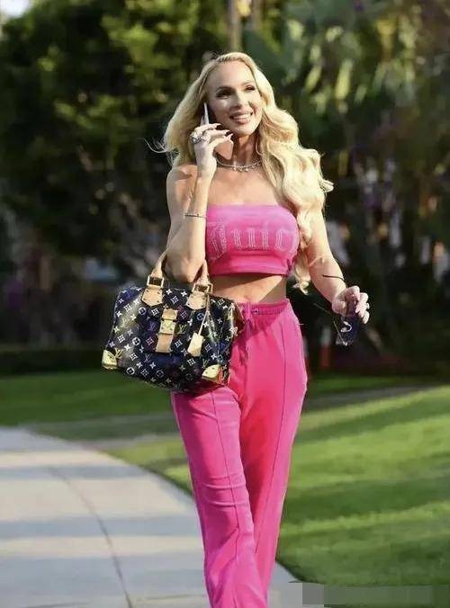 国外演员兼时尚达人：克里斯汀·奎因（Christine Quinn）