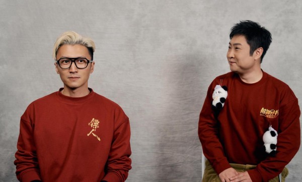 乔杉晒出与谢霆锋合照，否认微博之夜斜眼看对方，坦言有话直说。这波回应情商在线，东北人敞亮性格太圈粉了