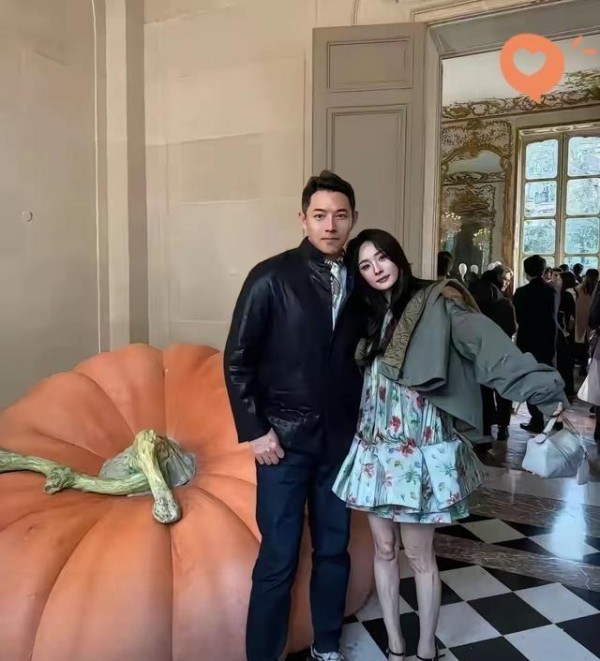 杨幂低调恋情曝光自然温馨身材状态引关注