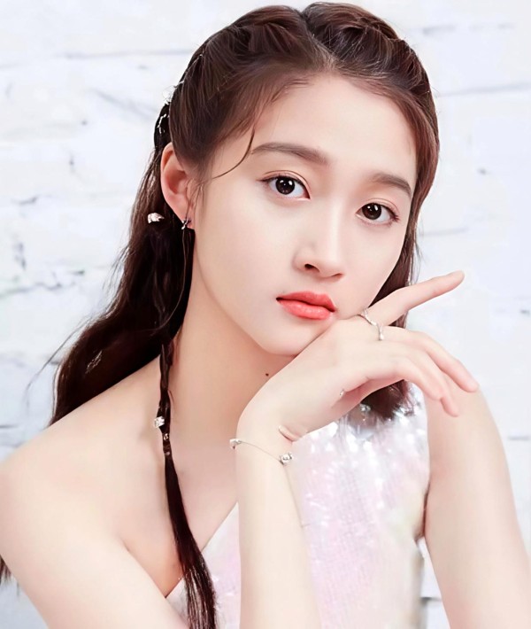 关晓彤与林黛玉的梦幻联动，娱乐圈选角风云背后的故事