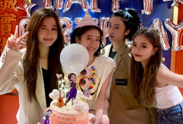 娱乐圈这奇妙的交际圈，THE9三名成员为张雪迎庆生，合照好养眼