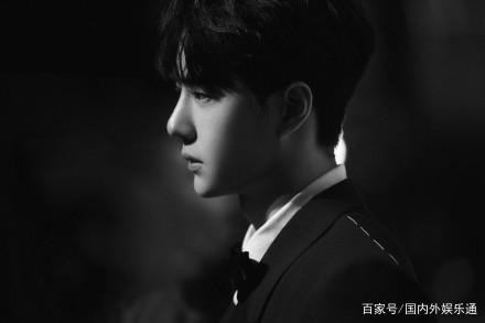 王一博与央视新闻梦幻联动，讲述舞蹈和自己。这身服装太有型了