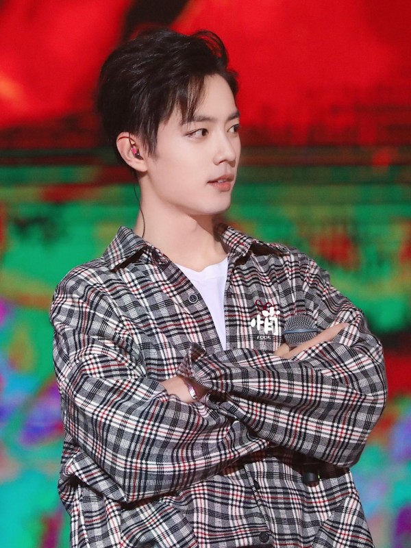 肖战有新动静？《东方卫视》直接点名肖战，还不忘给粉丝送福利