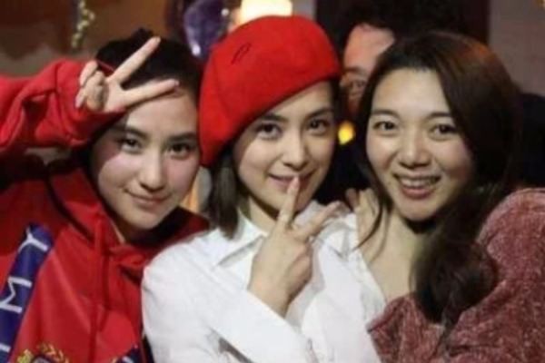 容祖儿一千万粉丝福利发布九宫格爱心自拍，你最想要的明星福利是什么？