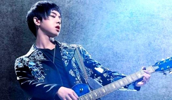 选秀歌手如何在华语乐坛突破重围：成功转型的典范