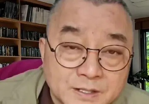 李亚鹏直播间大张旗鼓的感谢草千里慈善捐款400多万，聂教授，你怎么看。