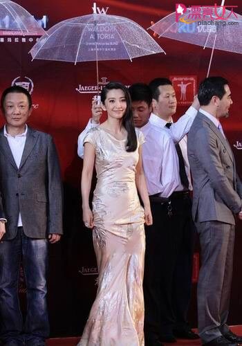 红毯狭路相逢御姐李冰冰斗智斗美 第2张