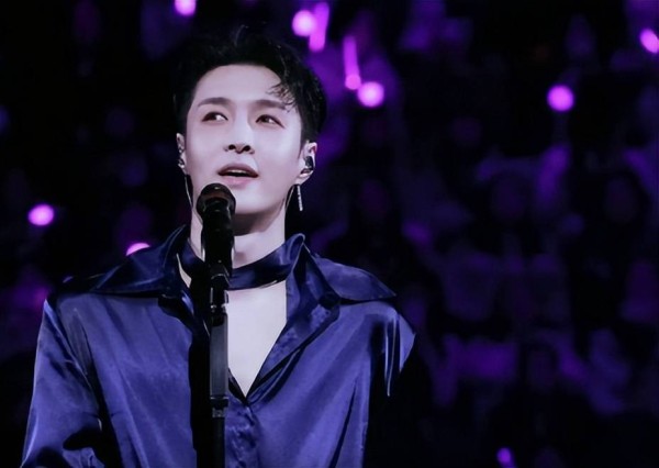 要那么多钱没用，身价过亿顶流男星的张艺兴，给其他明星提了醒