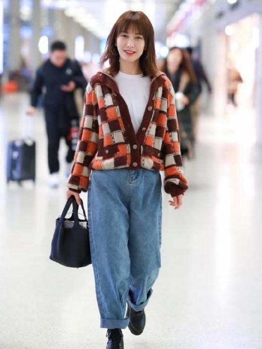 除了主持和演员身份，吴昕的8家餐厅和影视公司经营情况如何？