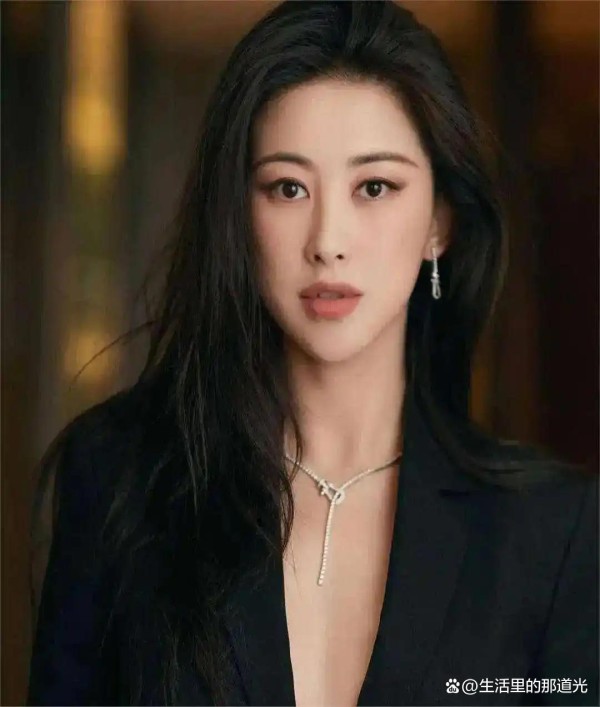 娱乐圈隐形“富家千金”：这5位女星，潜规则在她们面前只是笑话