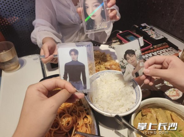 成本几毛竟被炒至上万元,“明星小卡”谁在买单?