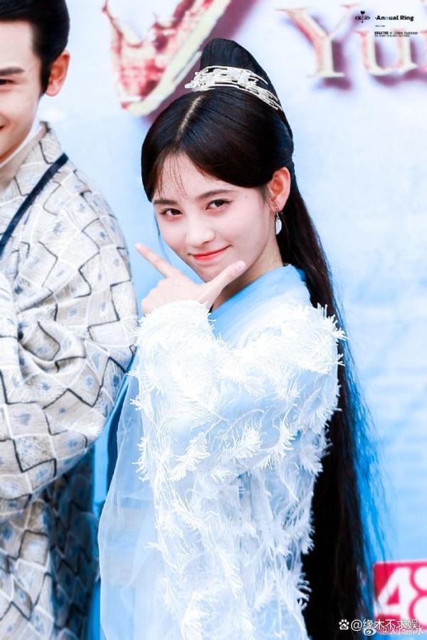 鞠婧祎黄明昊恋情为何被曝假？横店生日宴时间线错位