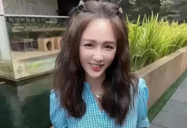 48岁陈乔恩坦然面对白发，自信松弛又大方，状态真的太圈粉了！ ​​​