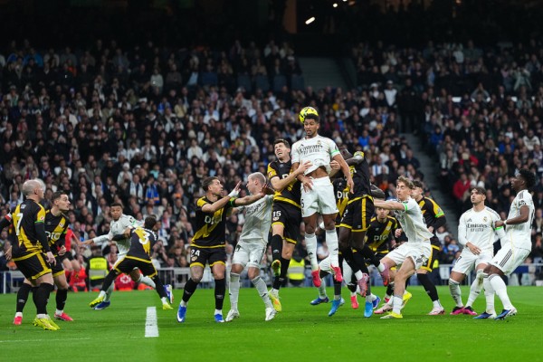 皇马双冠王核心彻底沦为鸡肋？全能巨星被用成工兵，错全在皇马？