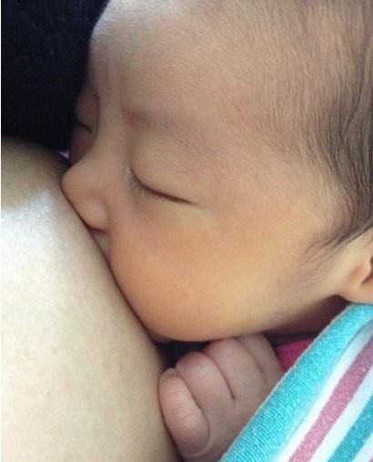 盘点十大大方晒喂奶照性感又甜蜜的女明星（图）