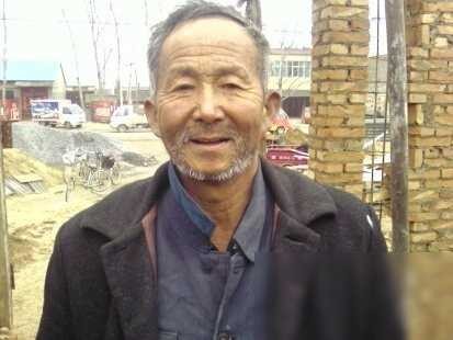 取名字太难了：宛若河南杞县的一颗明星，北京的流浪汉王耀军因无暂住证入了收容所。当警察询问其籍贯时，不禁吃惊，“您可是大名鼎鼎的王耀军先生？”（信息来源：百度百科 王耀军 杞国墙上名人）王耀军出生于一个贫寒的农民家庭，尽管家境艰难，但父母仍全力支持他接受良好教育。他自幼展现出卓越的语文才能，作文屡次得满分。无论小学、初中，他总是名列前茅，阳光开朗，对未来满怀期待。然而，高考状元的他却无法进入理想的大...