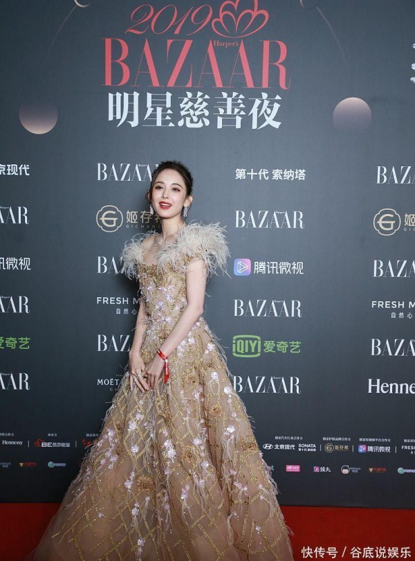 娜扎红毯封神！尊界S800新春灯语如何成就明星级氛围感