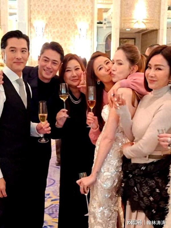 邱泽婚礼曝光。霍建华夫妇出席，陈美凤包6万红包，李靓蕾也来了