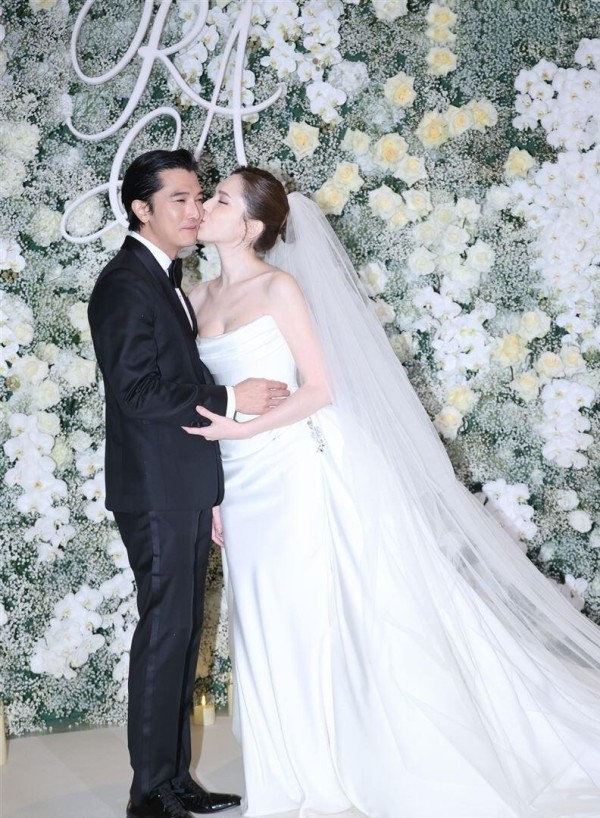 明星婚礼天花板！邱泽许玮甯包酒店整层，40桌宴客却只说“心意最重要”