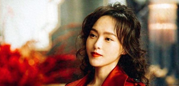 罗晋唐嫣离婚风波刚落幕，张歆艺一个点赞又炸热搜，明星吃瓜也难逃公众审视，合作关系恐怕难以轻松维持