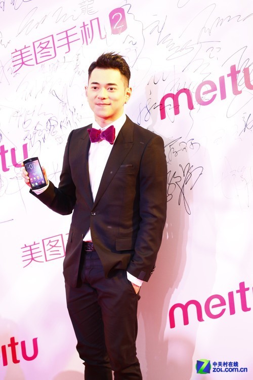 林志颖Angelababy现身 美图手机2发布 