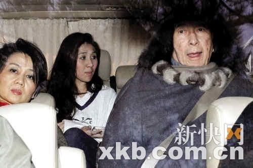 何鸿燊舟车劳顿