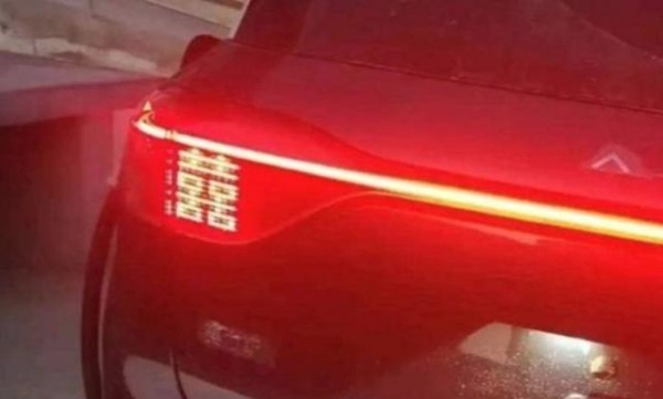 昨晚参加问界M9星光之夜，现场氛围热烈非凡，普通用户与明星车主共同见证27万交付里程碑，销量、口碑三冠王实力兑现高端社交体验