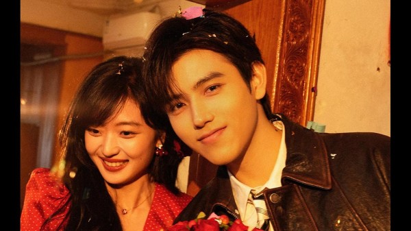 年代剧演技翻车！胡歌杨紫挨批，流量明星为何撑不起时代感？